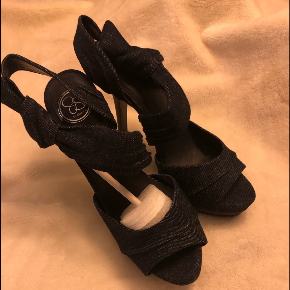 Blue jean pumps